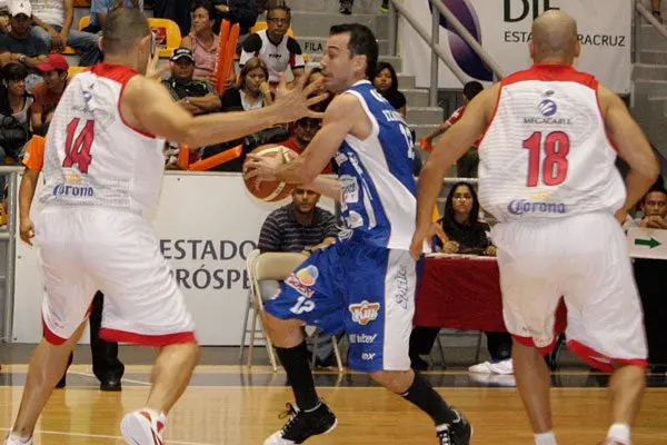 Fuerza Regia deja ir ventaja y cae ante Veracruz