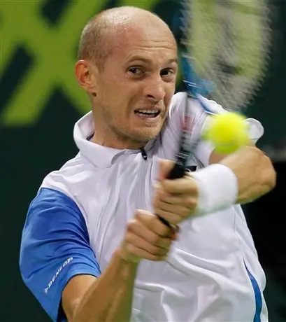 Davydenko vence a Nadal y frustra Final soñada en Qatar