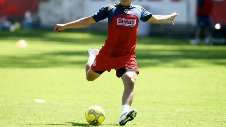 A Chivas le urge vender a Aarón Galindo
