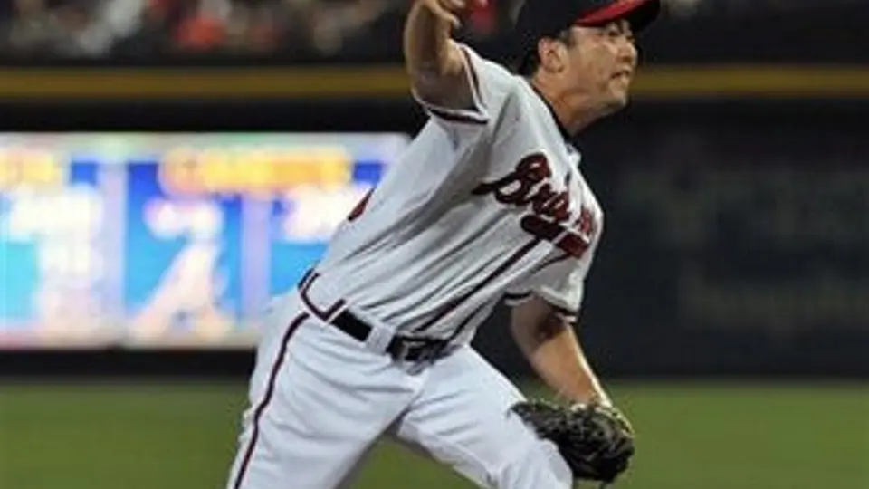 Cerveceros ficha al pitcher Takashi Saito por un año