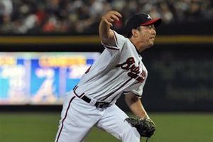 Cerveceros ficha al pitcher Takashi Saito por un año