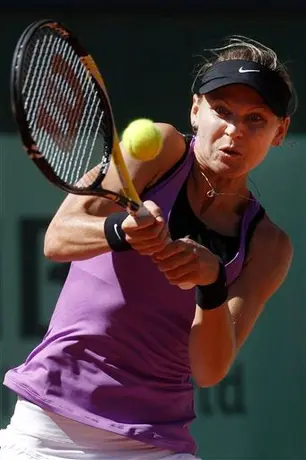 Wozniacki y Safarova disputarán el título