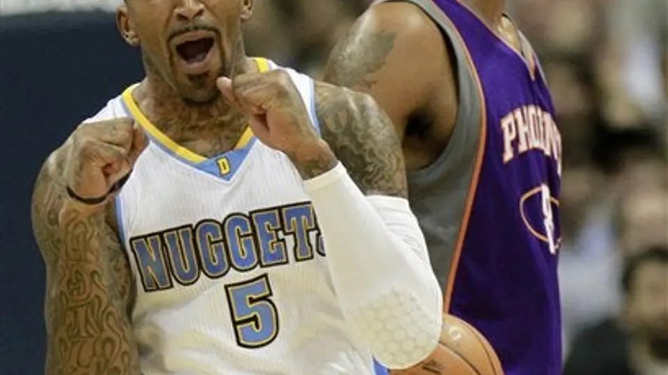 En concierto ofensivo, Denver vence 138-133 a Phoenix