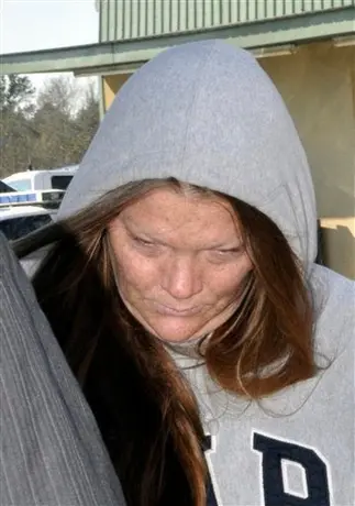 Hermana de Brett Favre sale de prisión bajo fianza