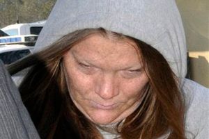 Hermana de Brett Favre sale de prisión bajo fianza