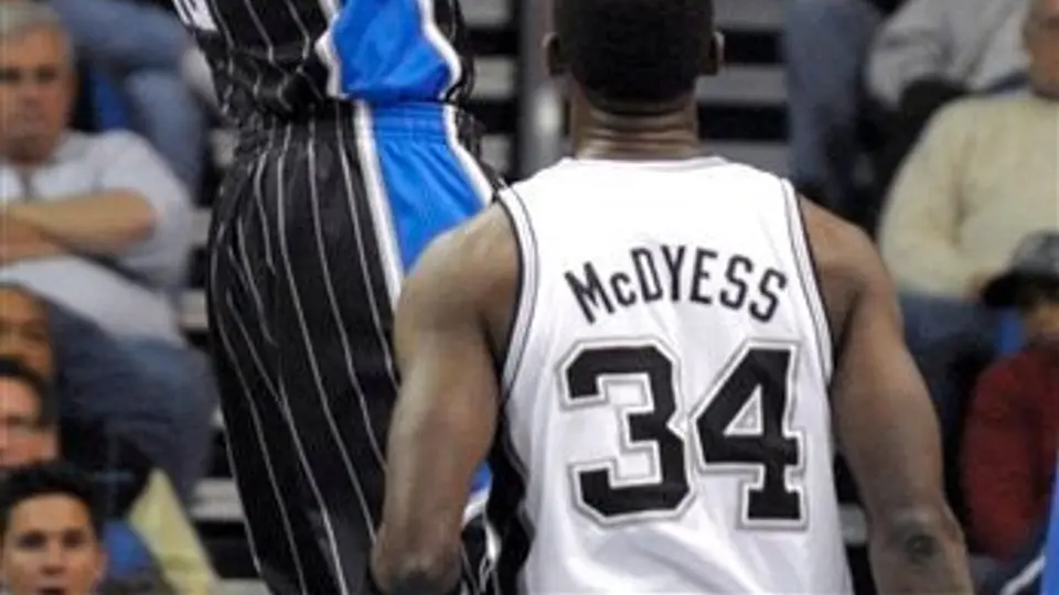 Howard corta racha de Spurs; Orlando apalea 123-101 a San Antonio