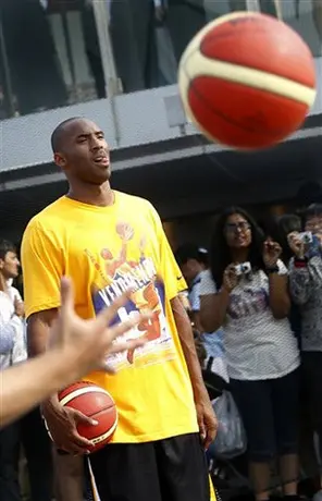 Bologna presenta oferta a Kobe Bryant