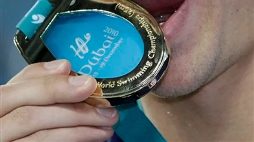 Lochte gana seis oros en Dubai y es el mejor en Mundial de Piscina corta