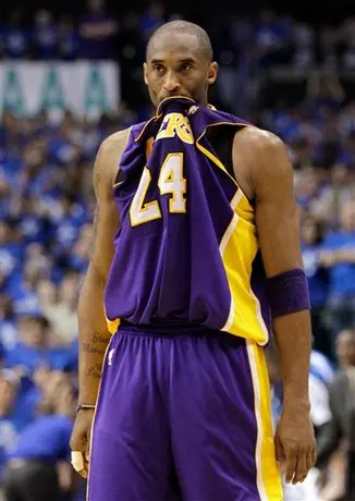 Lakers busca evitar la barrida ante Mavericks