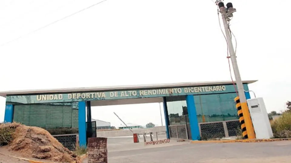 Unidad deportiva Bicentenario yace en el olvido