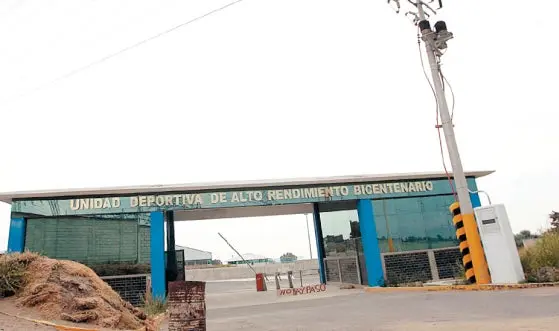 Unidad deportiva Bicentenario yace en el olvido