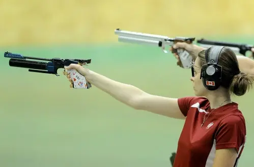 Canadiense Dorothy Ludwig gana medalla de oro en tiro