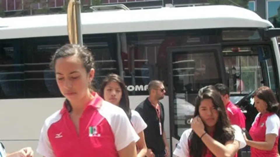 Selección Femenil de Voleibol Sub-18 visitó la Embajada en Turquía