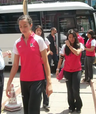 Selección Femenil de Voleibol Sub-18 visitó la Embajada en Turquía