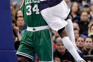 Nowitzki se viste de héroe; Dallas vence 89-87 a Celtics