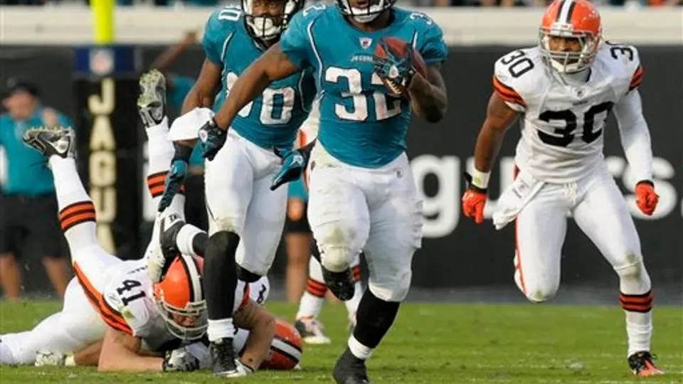 Jones-Drew brilla en victoria de Jacksonville 24-20 sobre Cleveland