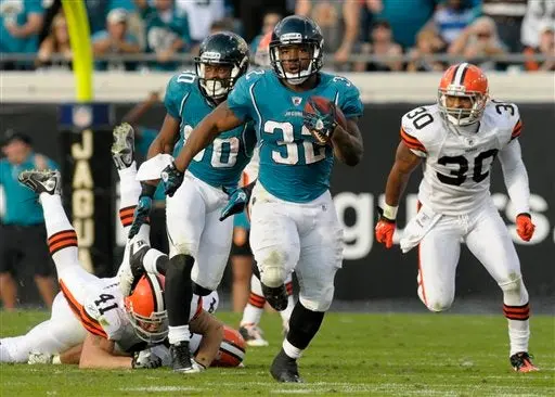 Jones-Drew brilla en victoria de Jacksonville 24-20 sobre Cleveland