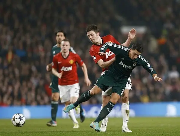 Özil, otro merengue con multa de tránsito