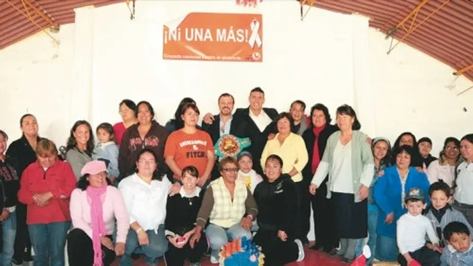 Sergio Maravilla' Martínez hace campaña contra violencia a las mujeres