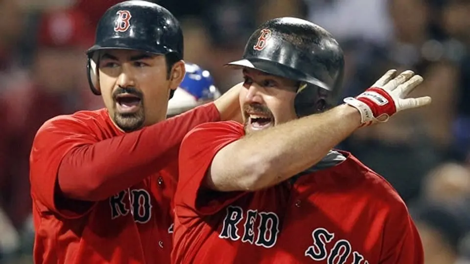 Adrián González impulsa par de carreras en victoria sobre Toronto