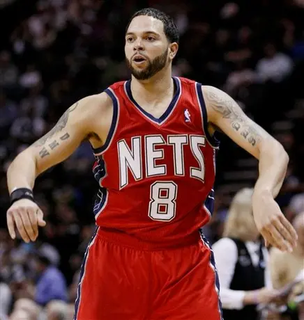 Deron Williams debuta con derrota ante San Antonio