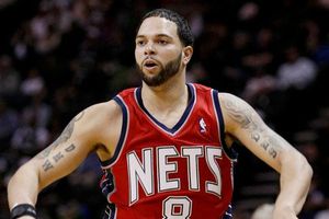 Deron Williams debuta con derrota ante San Antonio