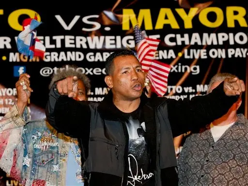 Mayorga se retracta y afirma que seguirá en el boxeo