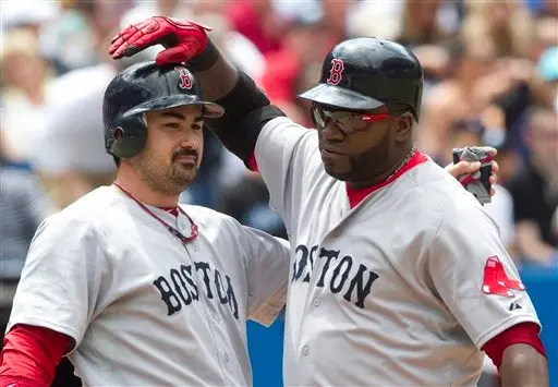 González y Ortiz se lucen para que Boston humille a Toronto