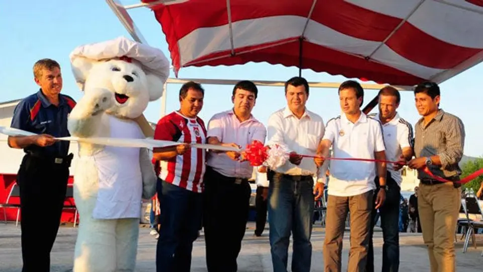 Chivas inaugura escuela oficial en Escobedo