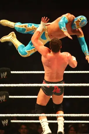John Cena retiene el título de Campeón