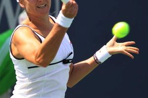 Avanzan Petrova y Pennetta en el torneo de Cincinnati