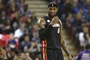 LeBron James explota contra directivos de la NBA