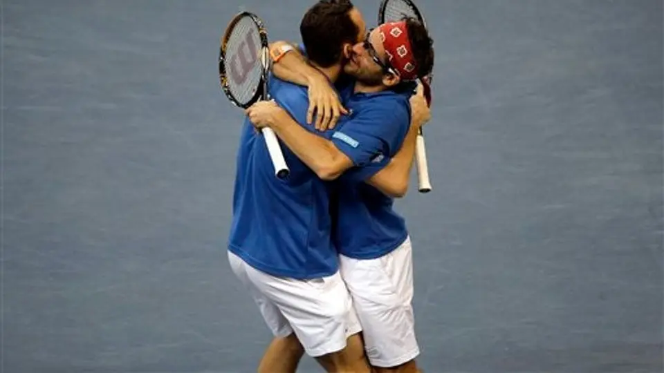 Francia recupera ventaja en Copa Davis al ganar en dobles