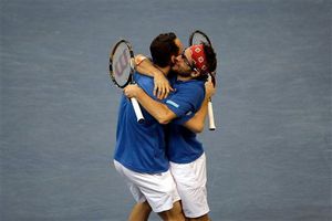Francia recupera ventaja en Copa Davis al ganar en dobles