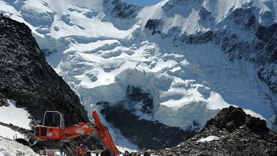 Mata avalancha a tres esquiadores en Francia