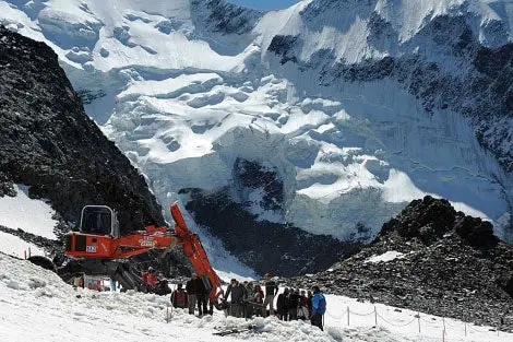 Mata avalancha a tres esquiadores en Francia