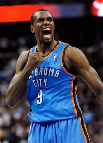 Serge  Ibaka encabeza triunfo del Thunder 97-94 sobre Nuggets