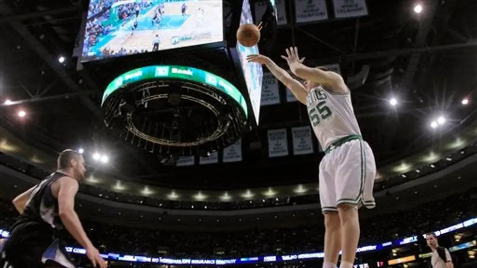 Siguen en plan grande; Celtics vence 122-102 a Raptors