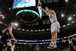 Siguen en plan grande; Celtics vence 122-102 a Raptors