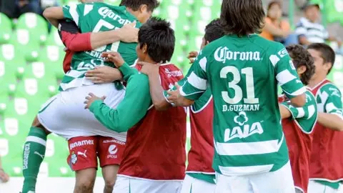 América cae ante Santos en juego de pretemporada