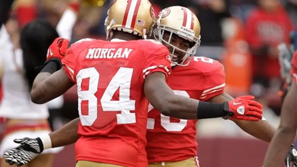 Arizona termina en el sótano; 49ers aplasta 38-7 a Cardenales