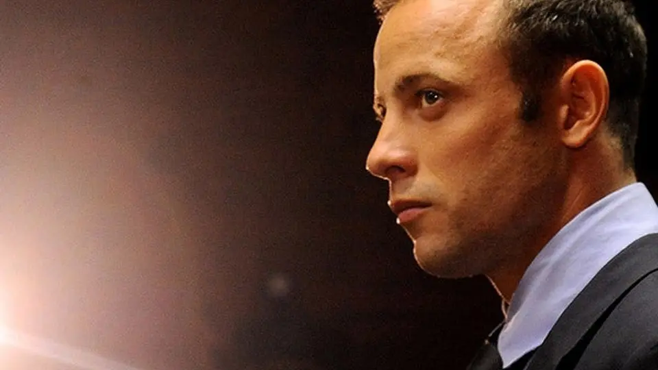 Pistorius acude por primera vez a informar sobre su paradero