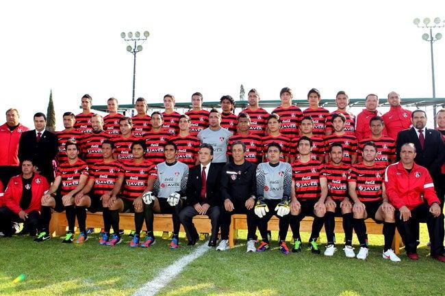 Directiva, cuerpo técnico y jugadores porsaron para la foto oficial de los Zorros | Foto: SAÚL MOLINA