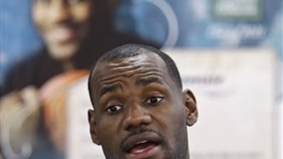 LeBron, cree que sí habrá NBA este año