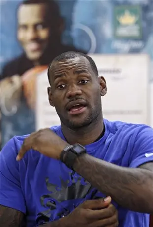 LeBron, cree que sí habrá NBA este año