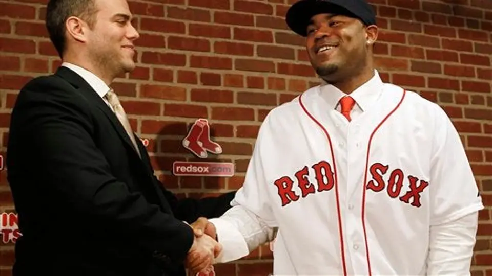 Boston  da a conocer detalles del contrato de Carl Crawford