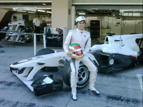 Checo se 'estrena' en Fórmula Uno