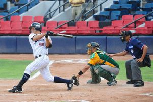 Sultanes apalea a los Pericos