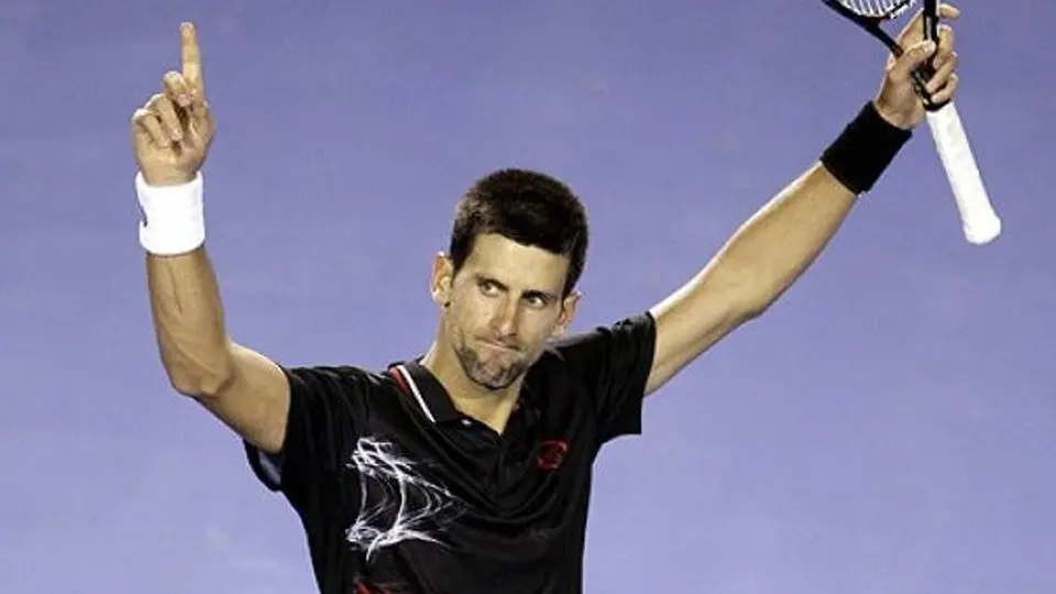 Djokovic avanza sin problemas en Dubai