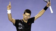 Djokovic avanza sin problemas en Dubai